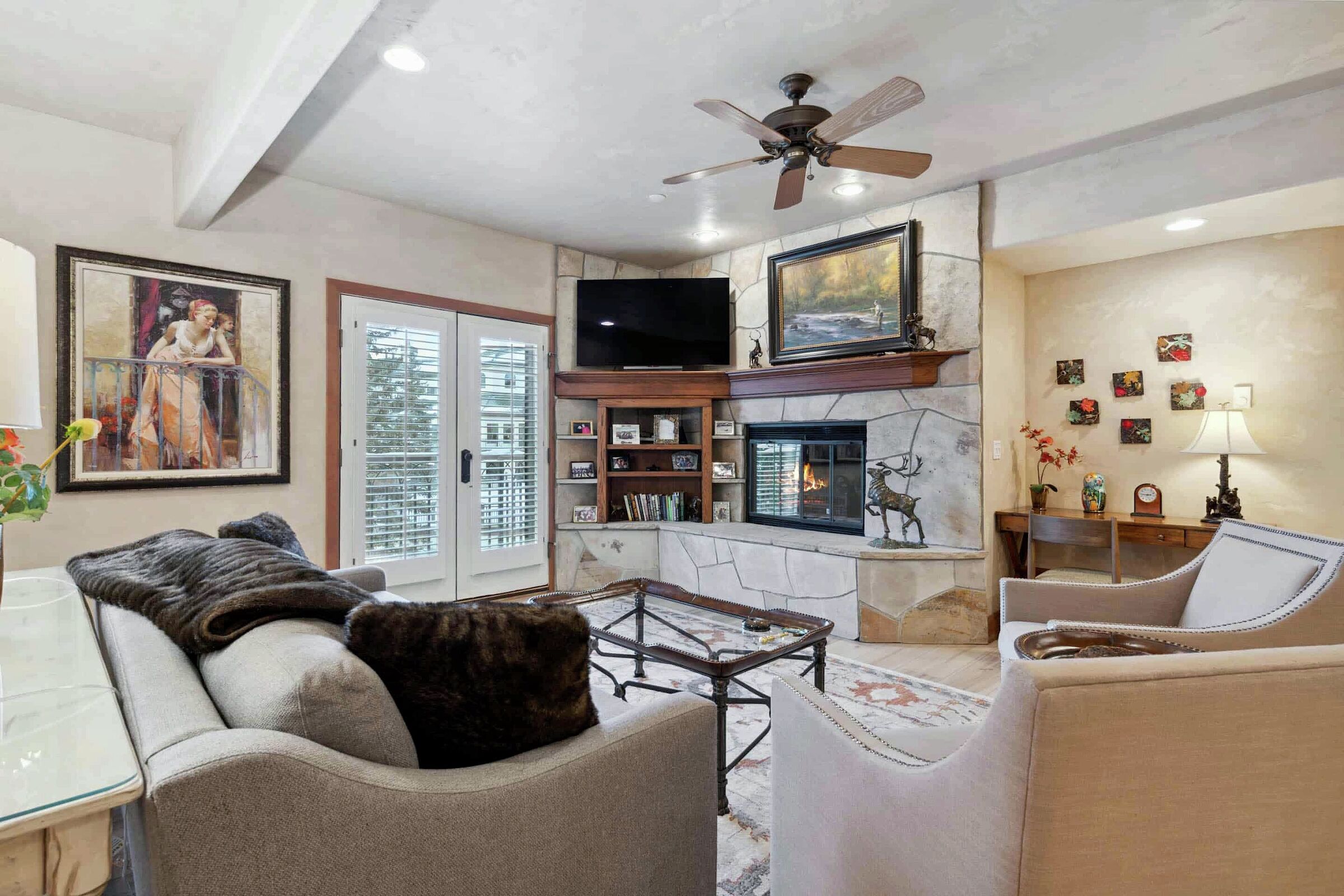 #C220 - Living Area