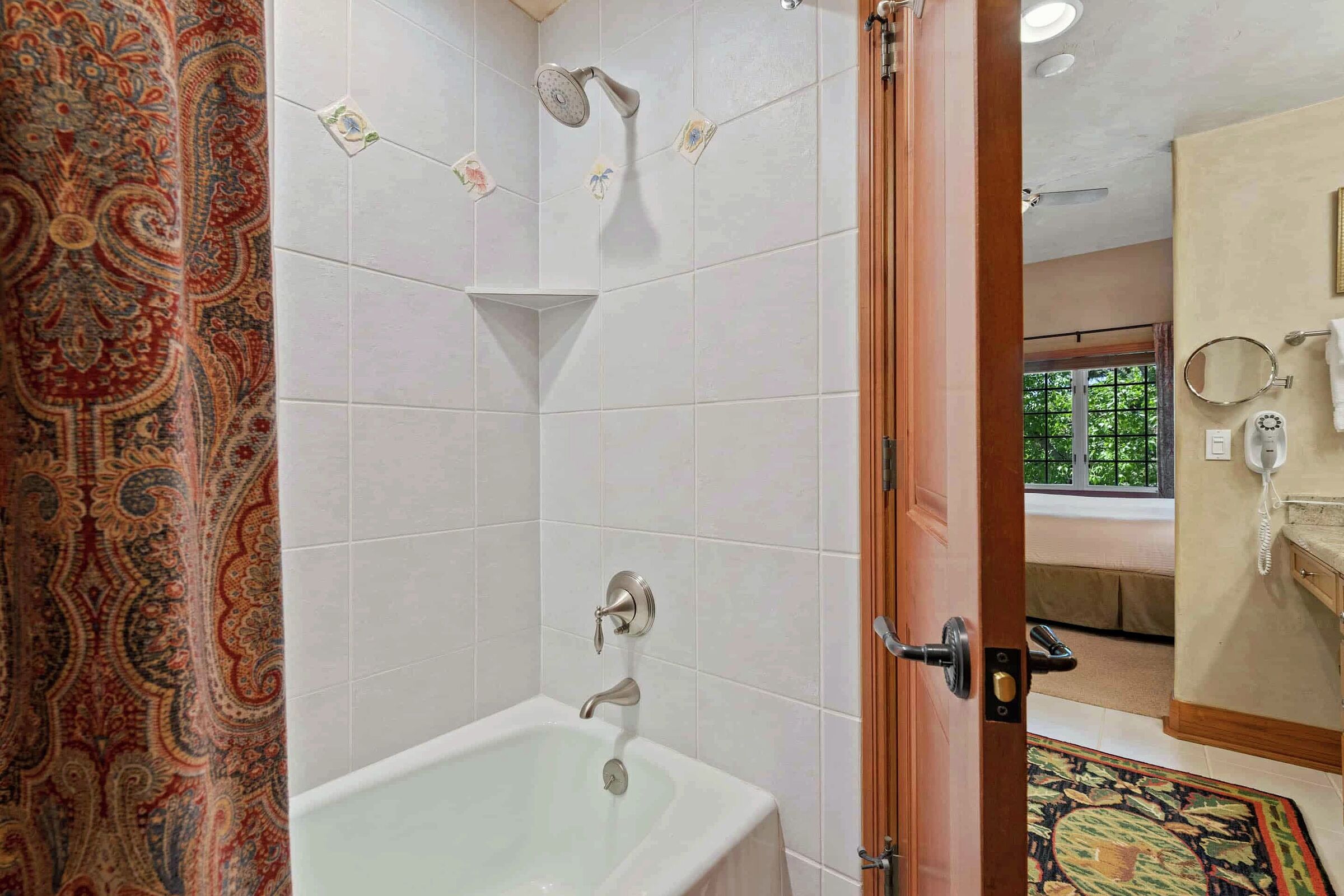 #C220 - Ensuite Bathroom
