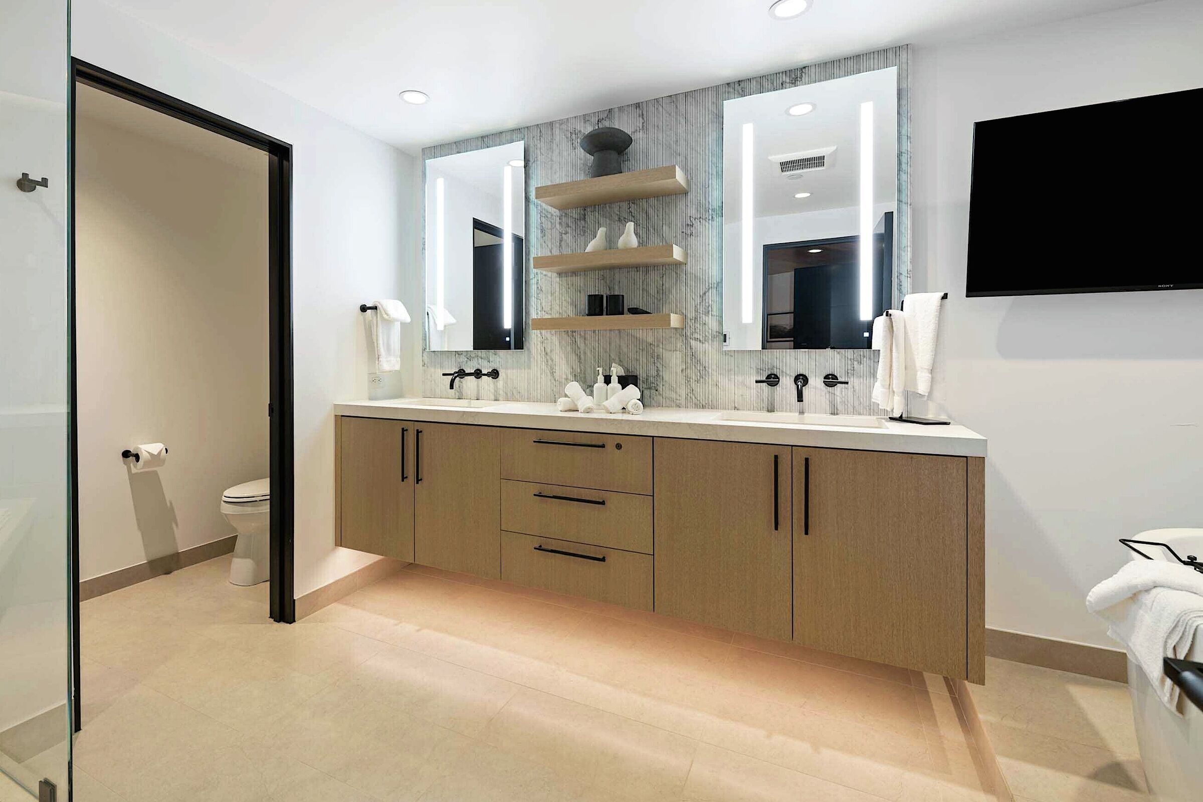 #L022 - Master Ensuite Bathroom
