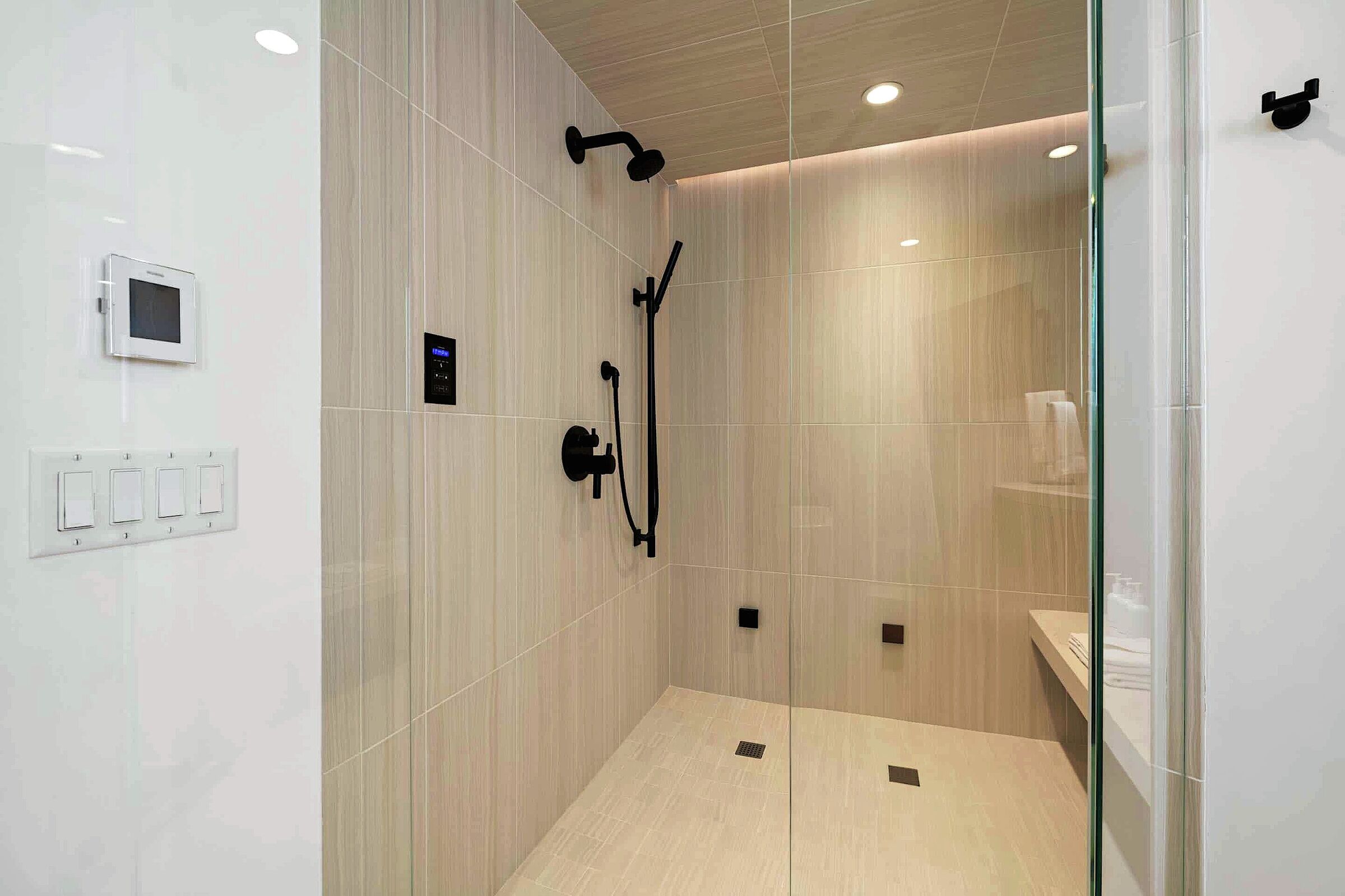 #L022 - Master Ensuite Bathroom