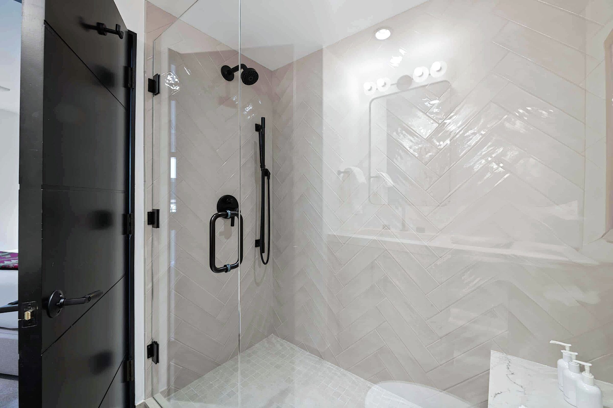 #L022 - Ensuite Bathroom