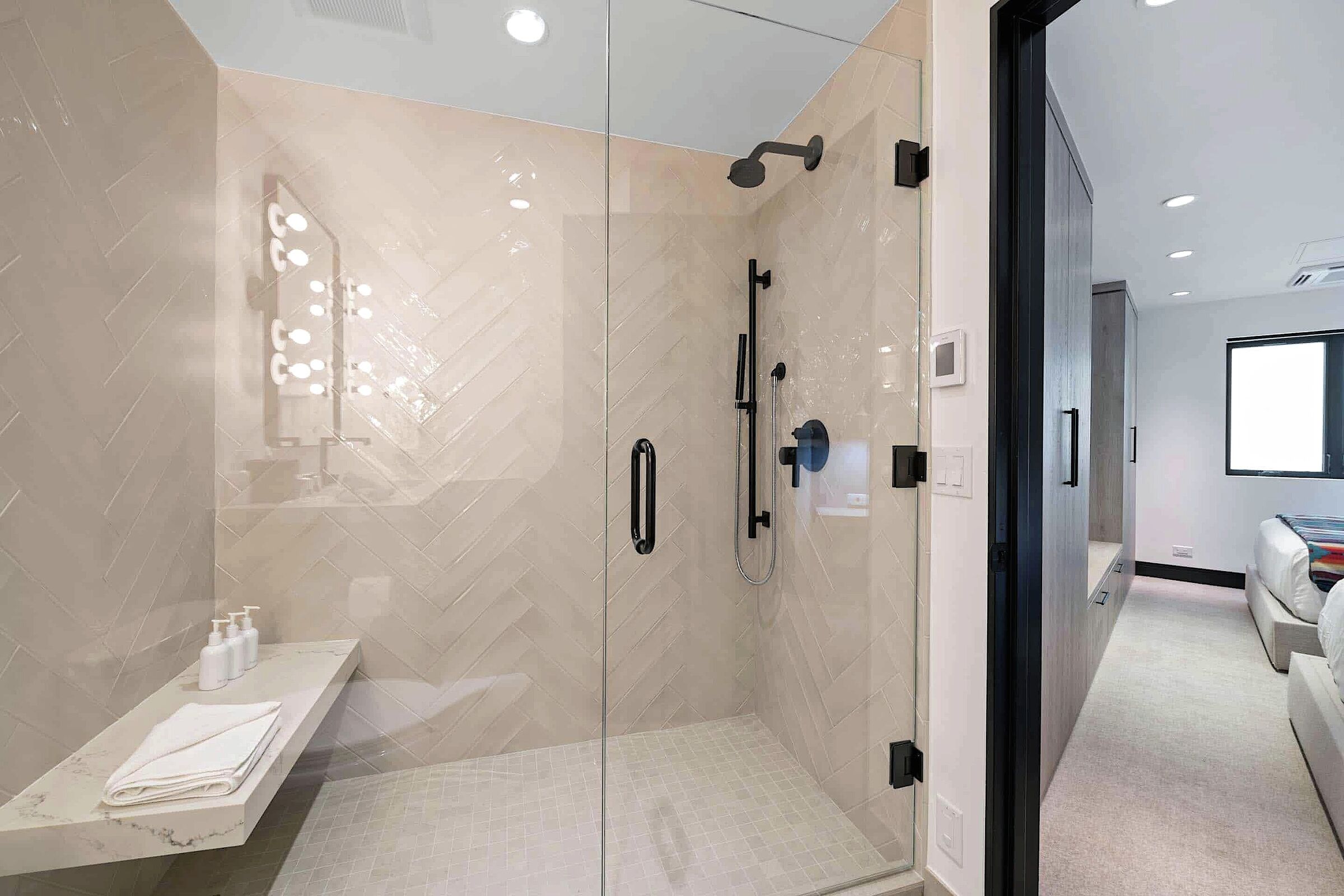 #L022 - Ensuite Bathroom