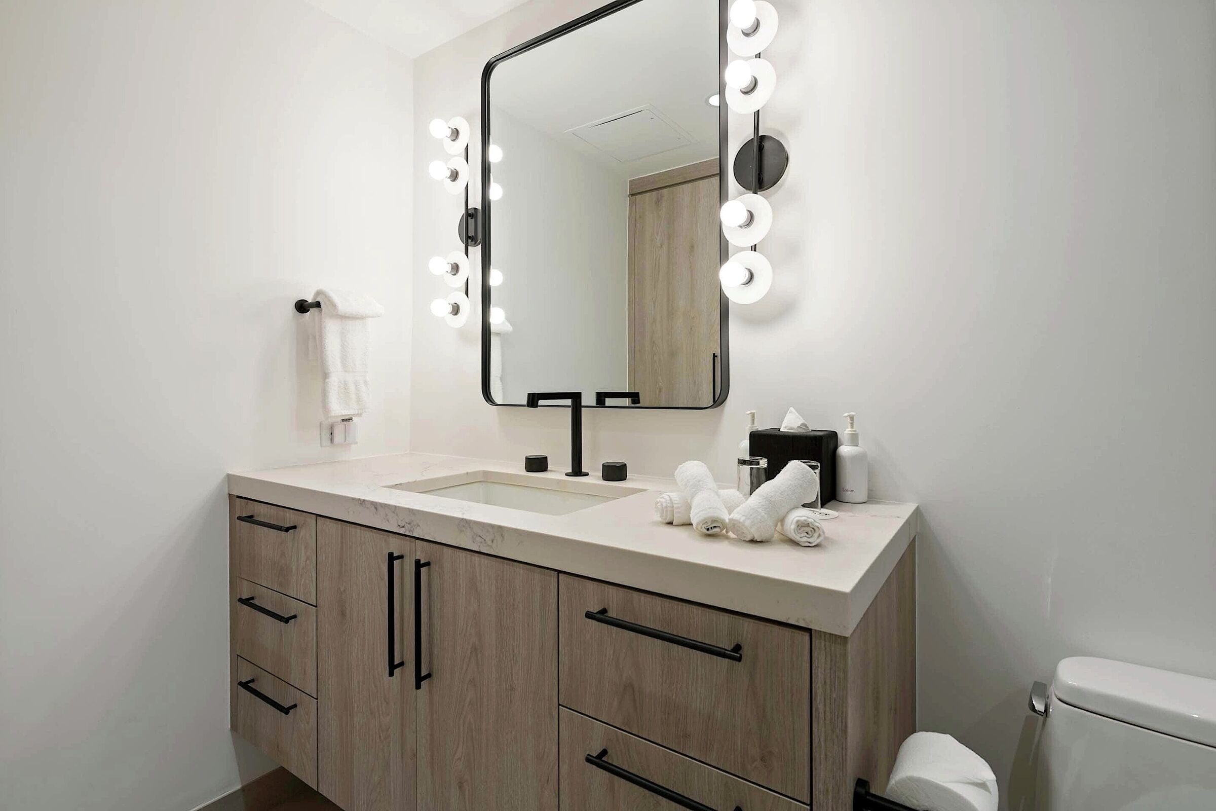 #L022 - Ensuite Bathroom