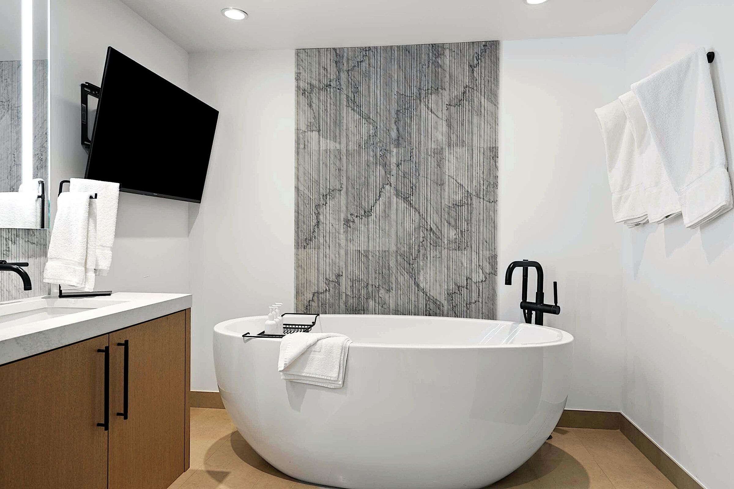 #L022 - Master Ensuite Bathroom