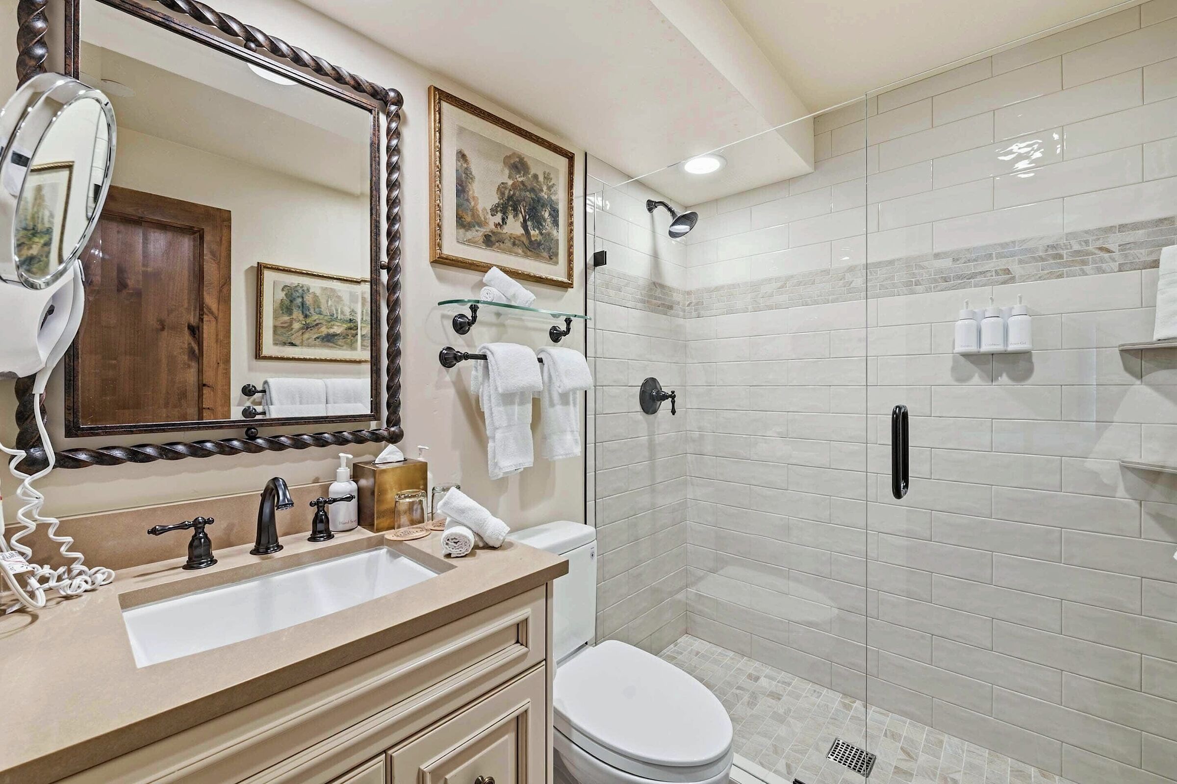 #G230 - Ensuite Bathroom