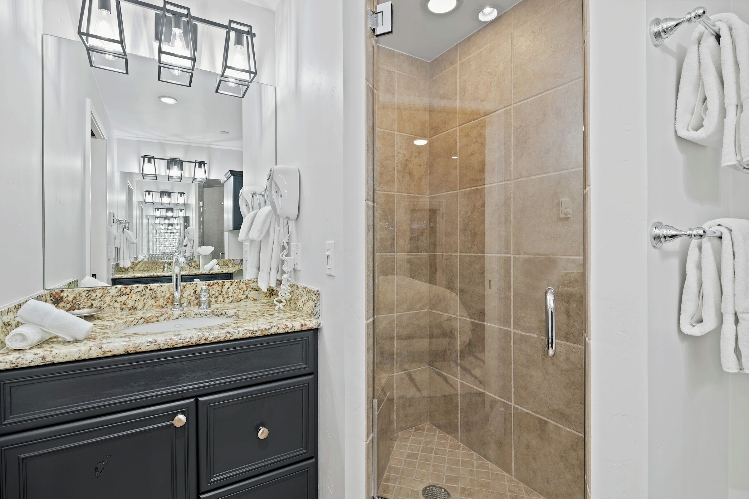 #E2405 - Master Ensuite Bathroom