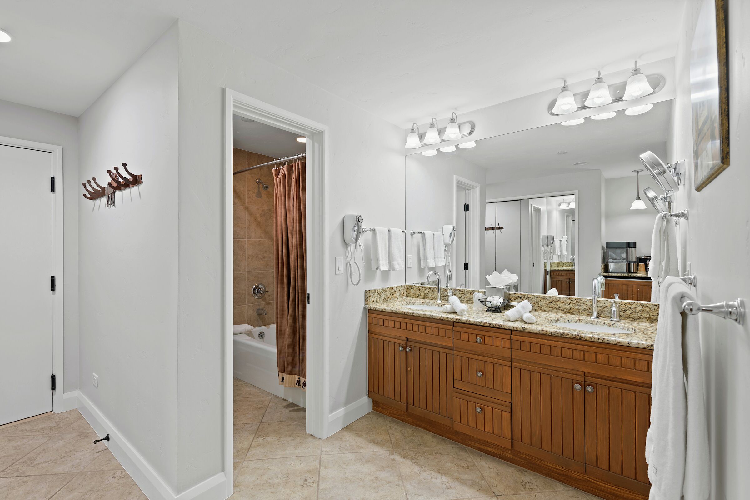#E2405 - Ensuite Bathroom