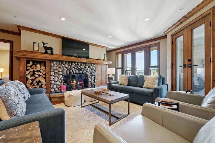 3 Bdrm Platinum #1 - Living Area
