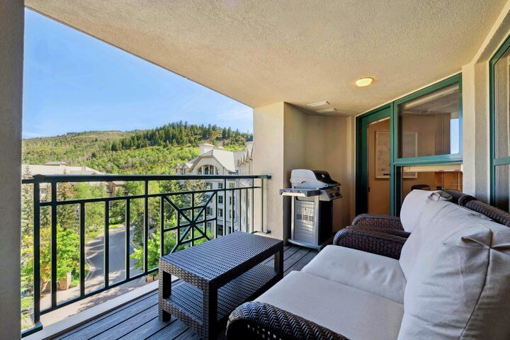 3 Bdrm Platinum #1 - Balcony with BBQ