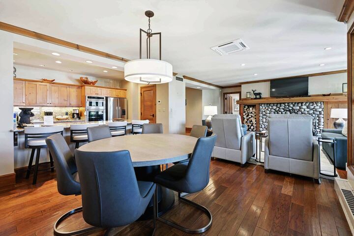 3 Bdrm Platinum #1 - Dining Area