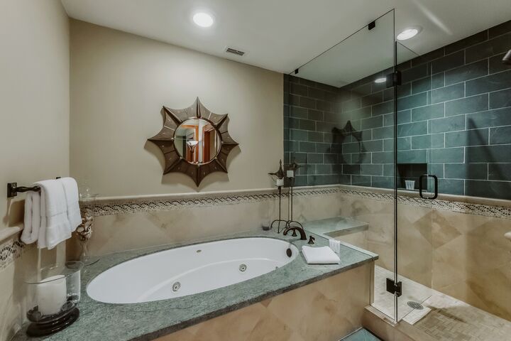 #B304 - Master Ensuite Bathroom