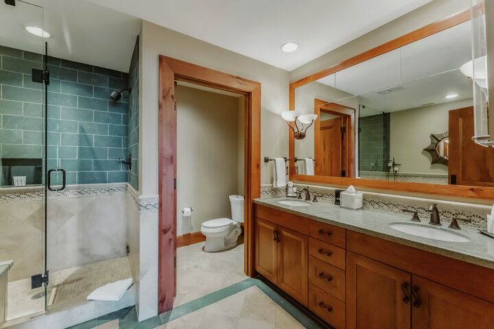 #B304 - Master Ensuite Bathroom