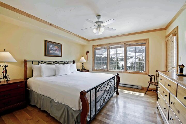 Lower #406A - Bedroom