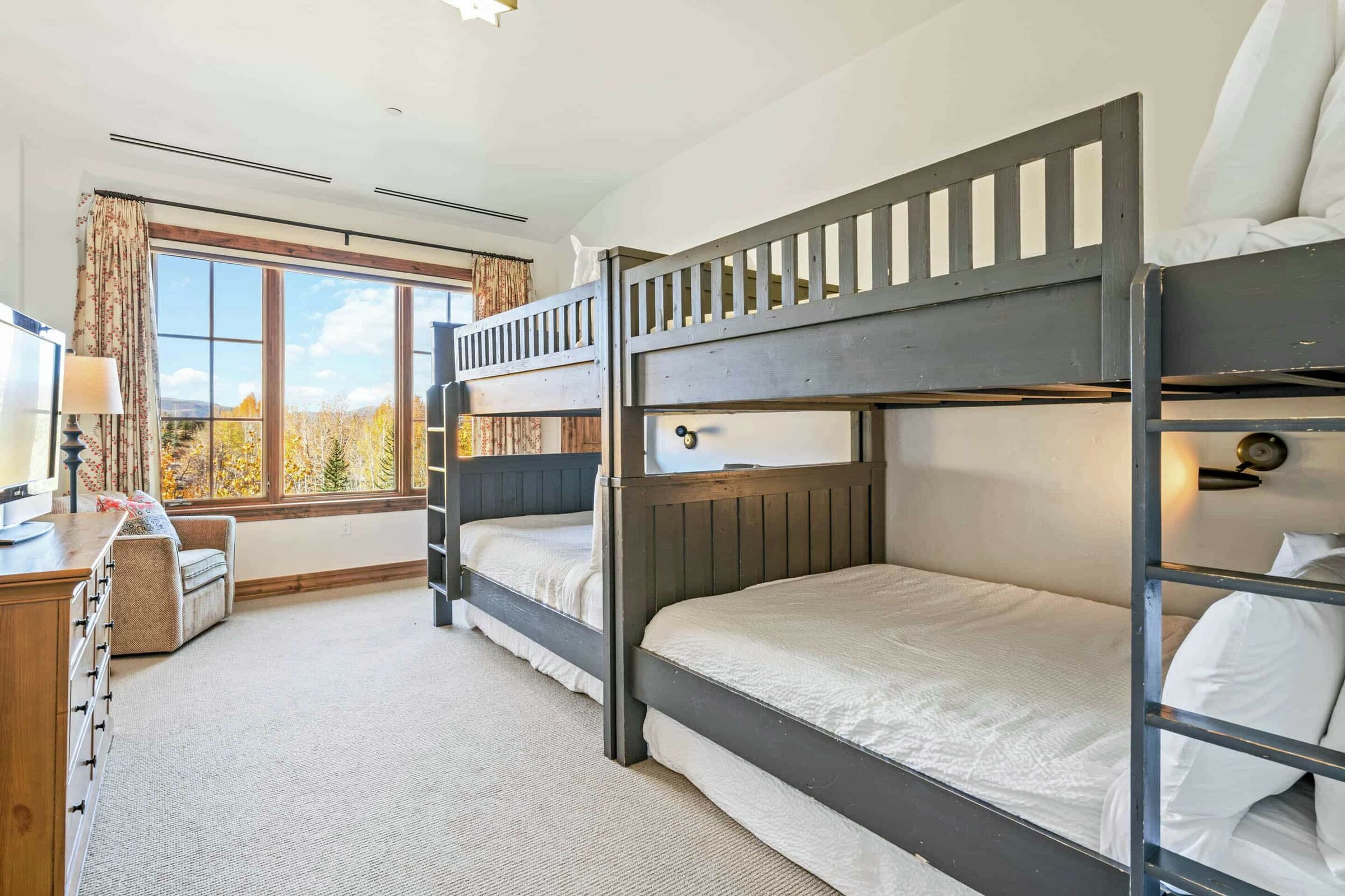#B407 - Bedroom