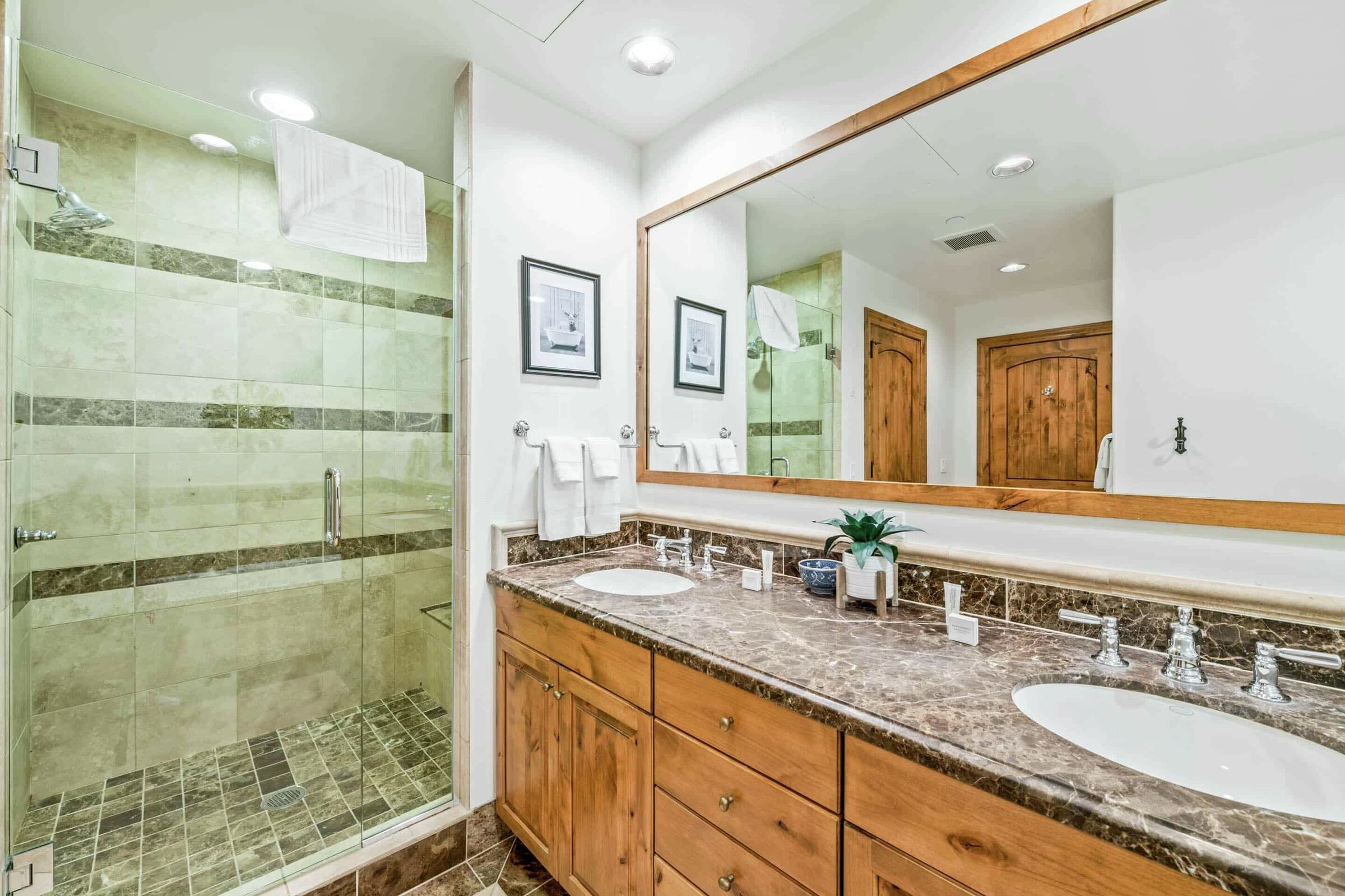 #B407 - Master Ensuite Bathroom