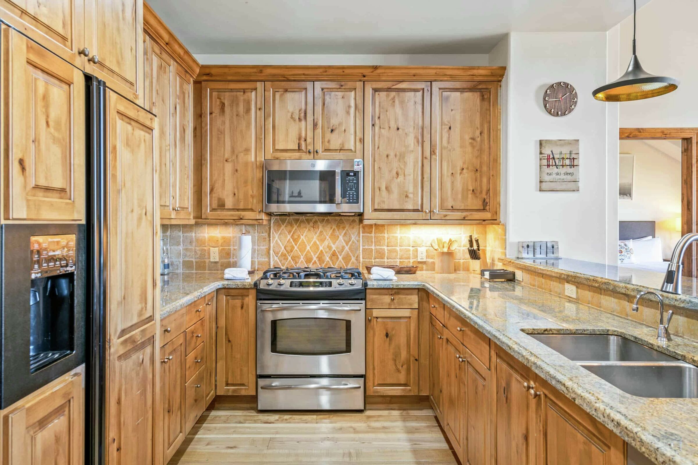 #B407 - Kitchen