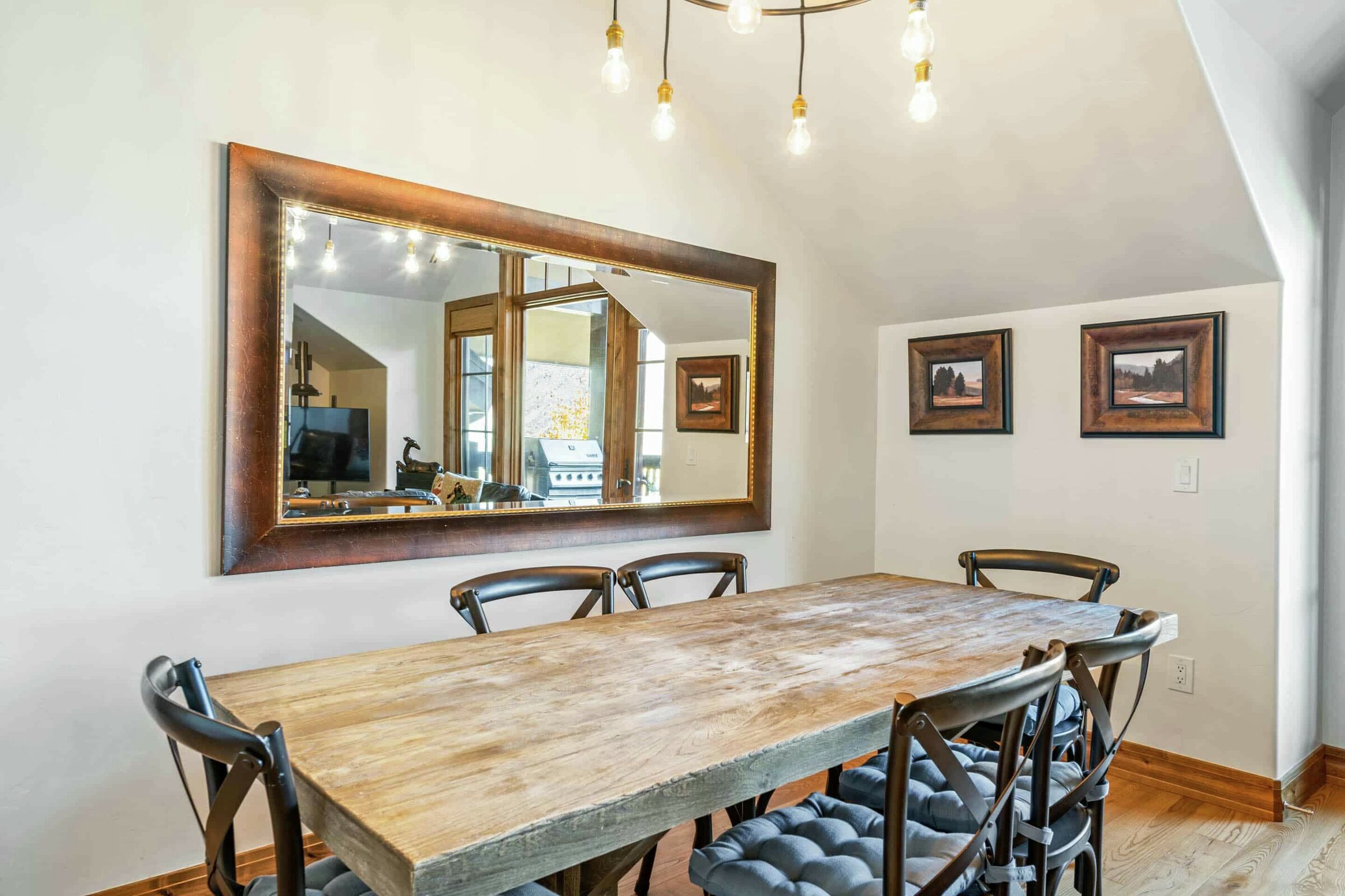 #B407 - Dining Area