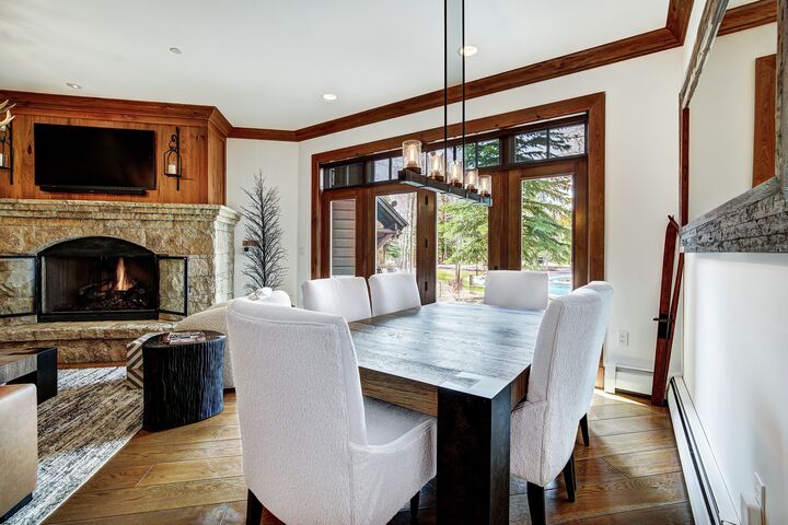 1 Bdrm + Den - Dining Area