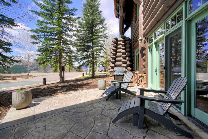 1 Bdrm + Den - Patio