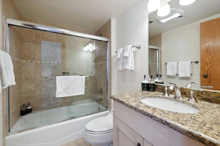 #435 - Ensuite Bathroom