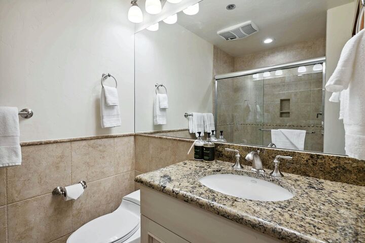 #435 - Loft Bathroom