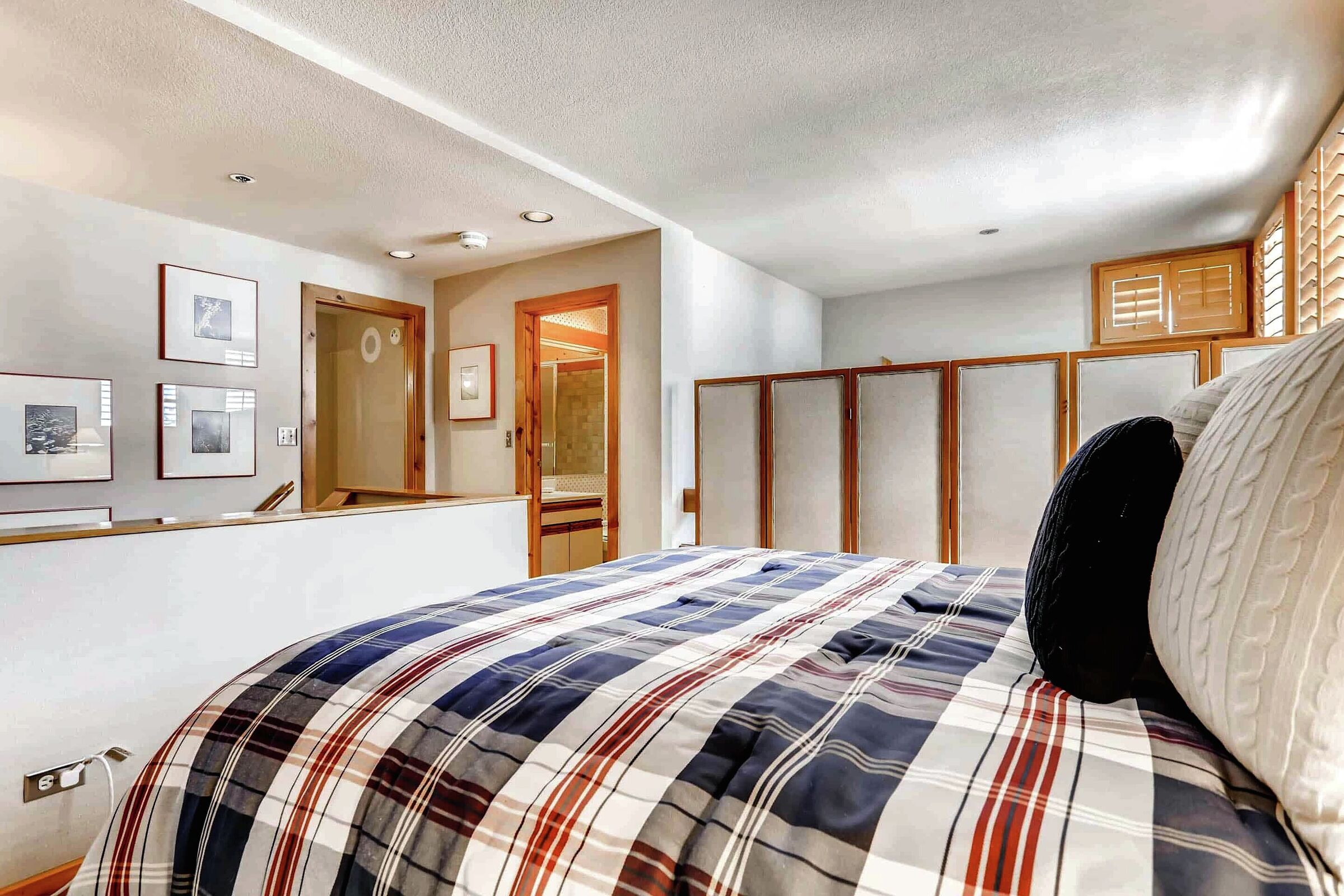 #433 - Loft Bedroom