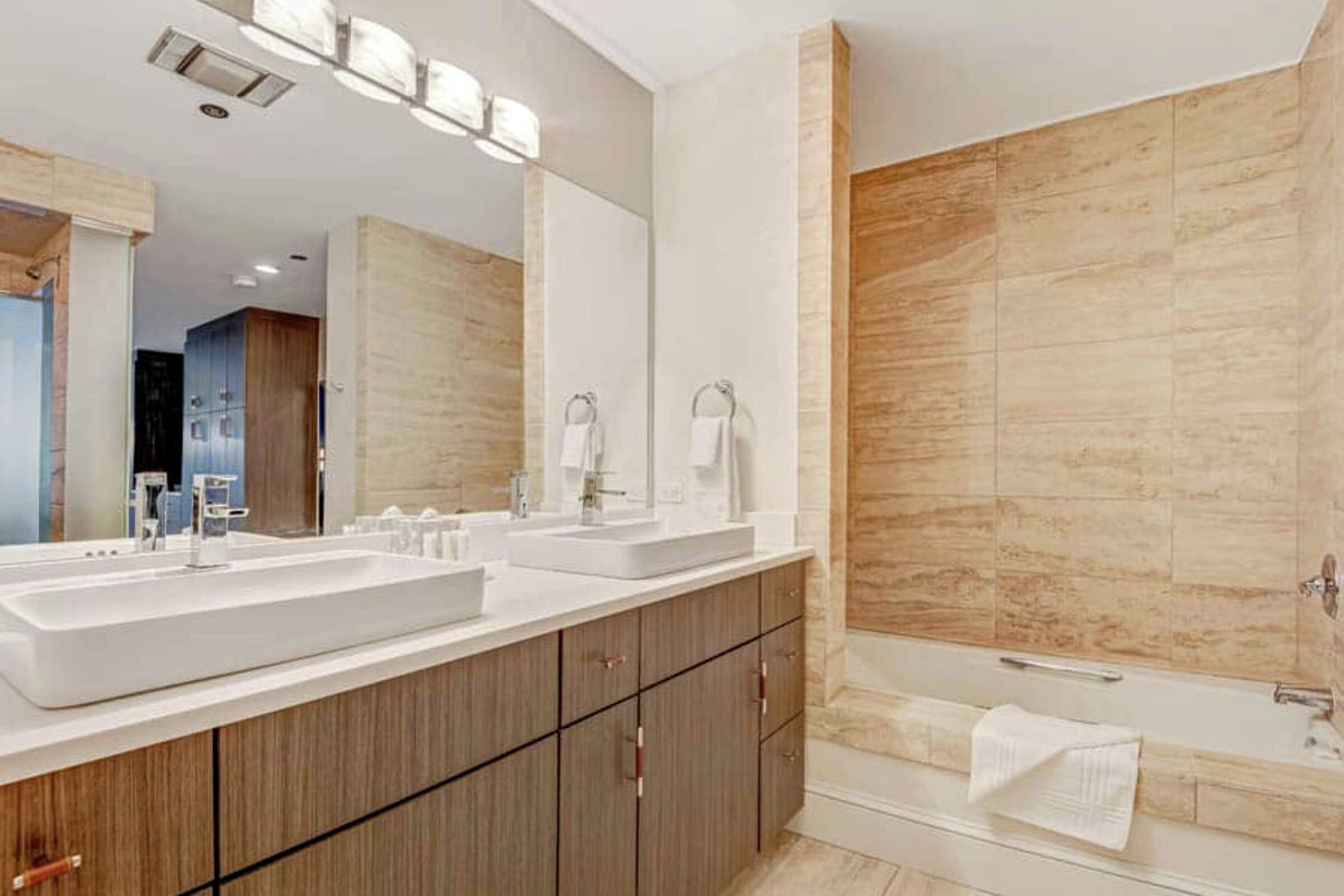 #223 - Master Ensuite Bathroom