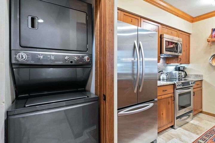 Kitchen & Laundry