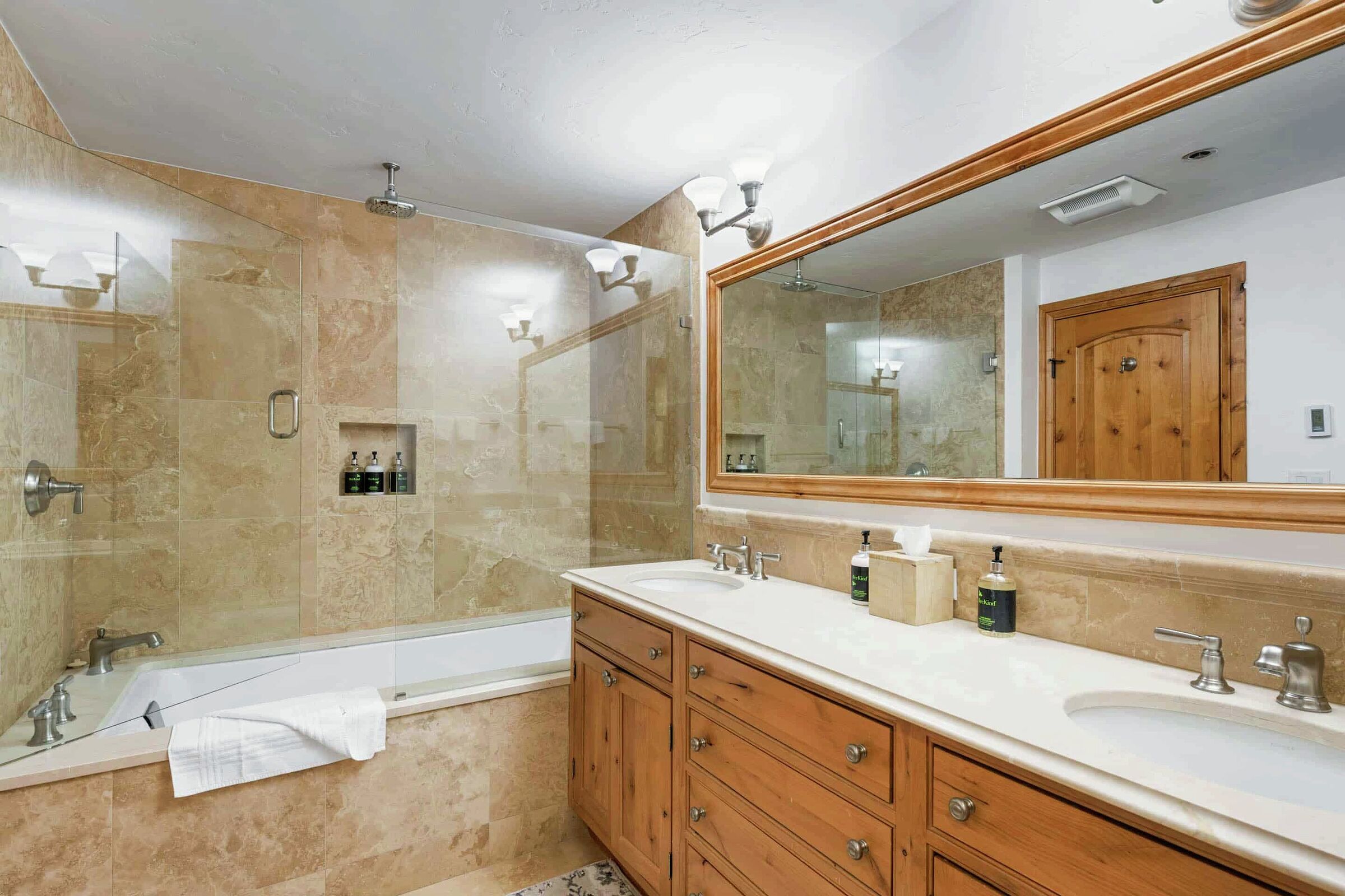 #332 - Master Ensuite Bathroom