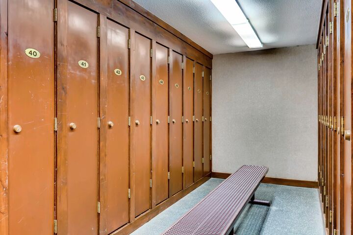 Kiva Locker Room