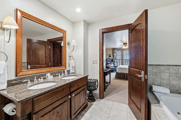 #311 - Master Ensuite Bathroom