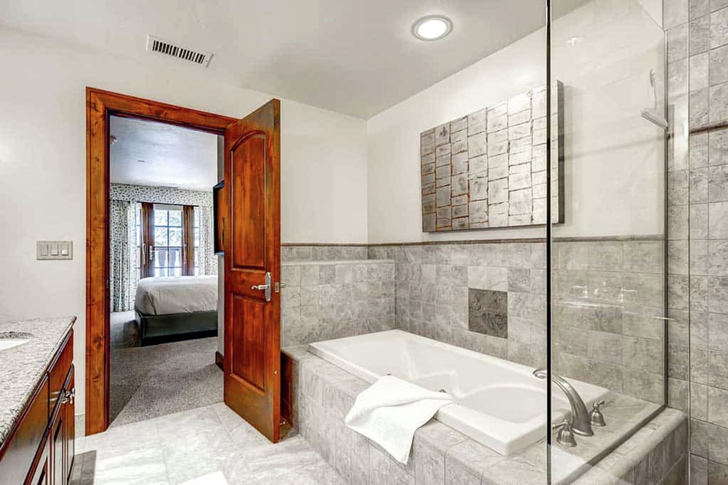 Master Ensuite Bathroom