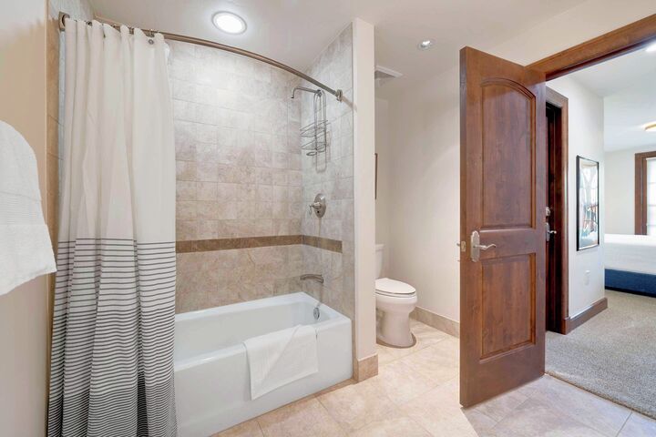 #110 - Ensuite Bathroom