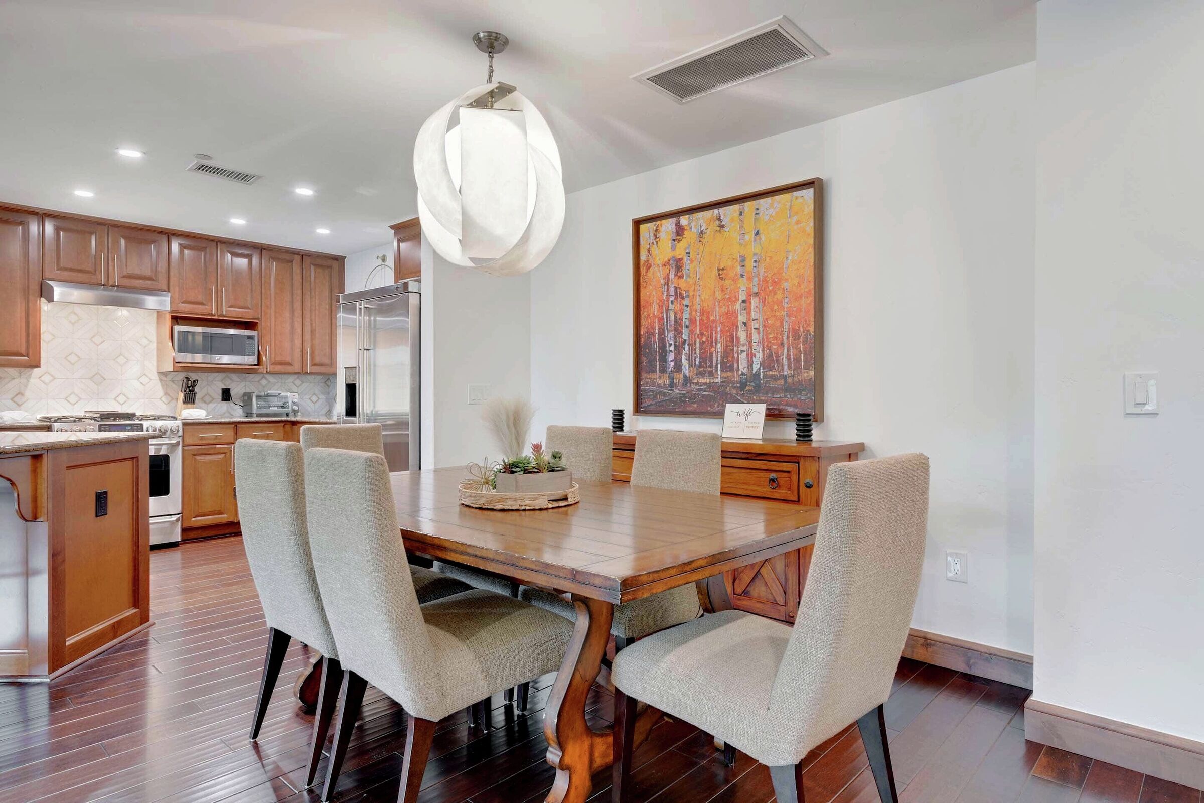 Dining Area & Kitchen