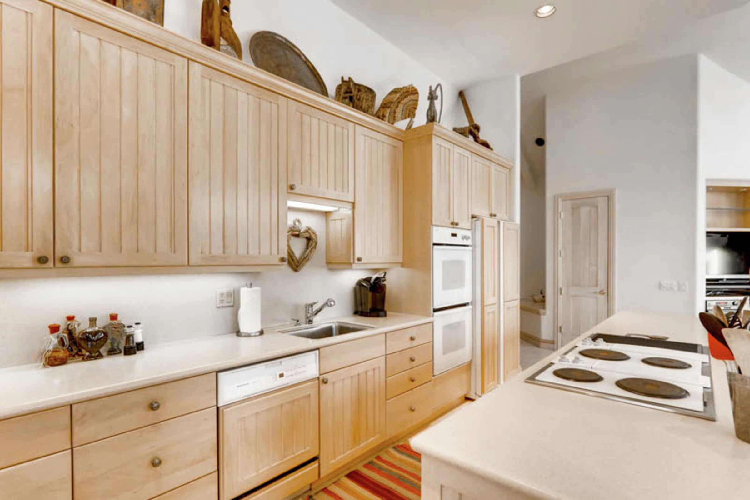 4 Bdrm - Kitchen