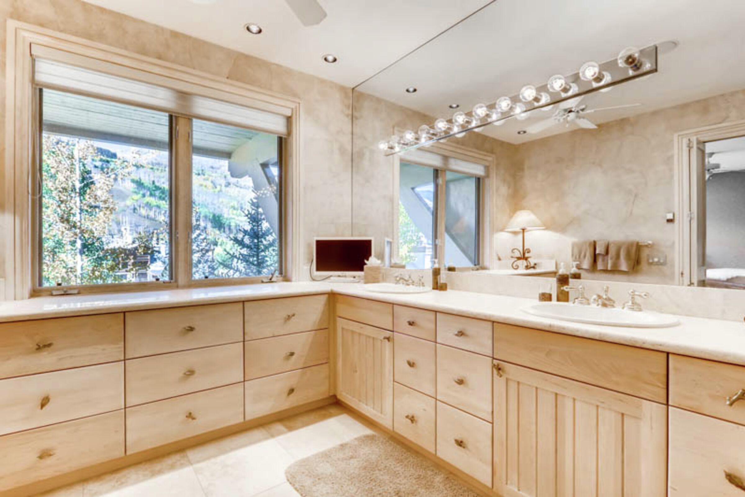 4 Bdrm - Master Ensuite Bathroom