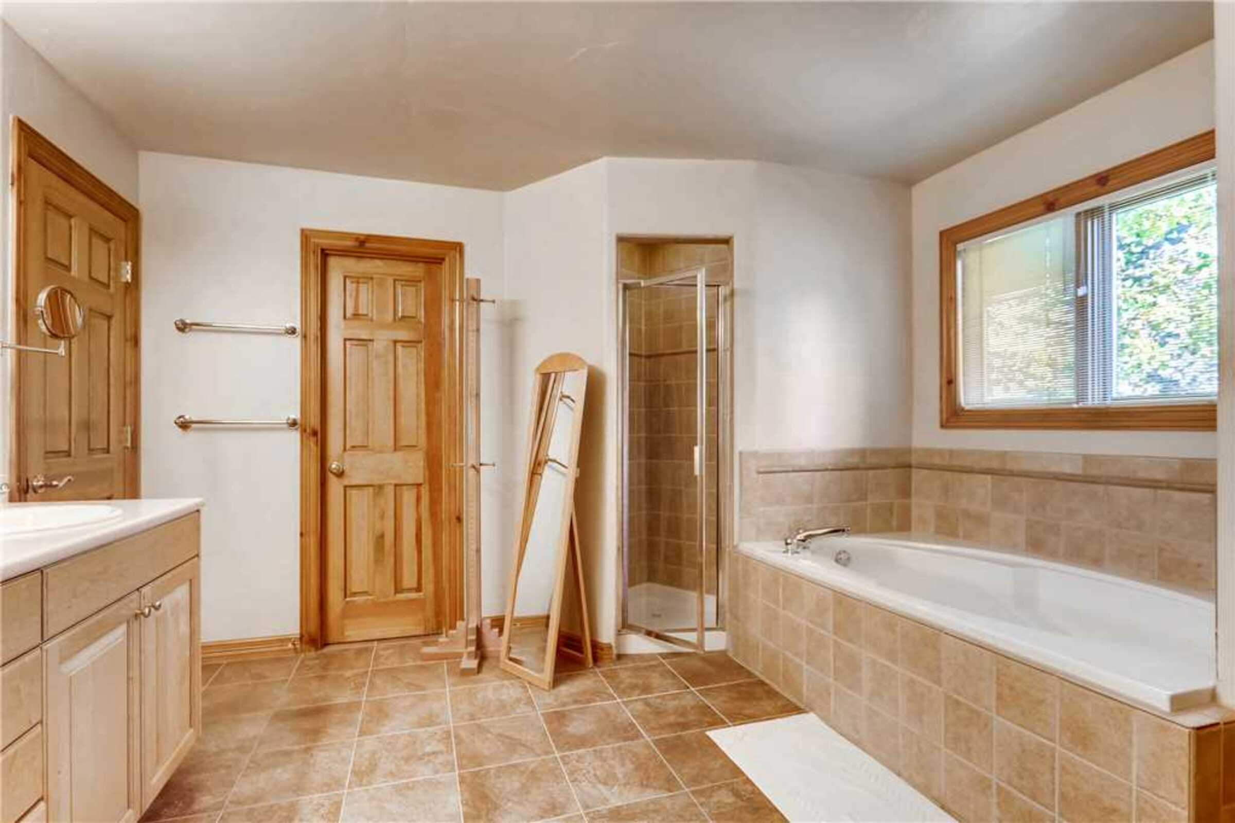 3 Bdrm - Master Ensuite Bathroom