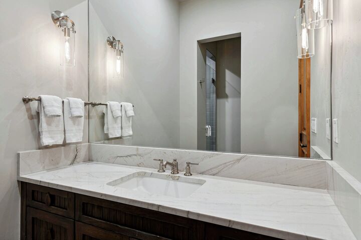 5 Bdrm 7 Bath HT - Bathroom