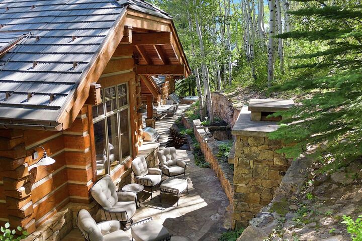 5 Bdrm 7 Bath HT - Patio with BBQ and Hot Tub