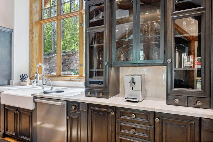 5 Bdrm 7 Bath HT - Kitchen