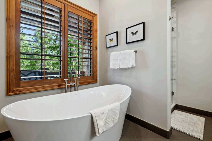 5 Bdrm 7 Bath HT - Bathroom