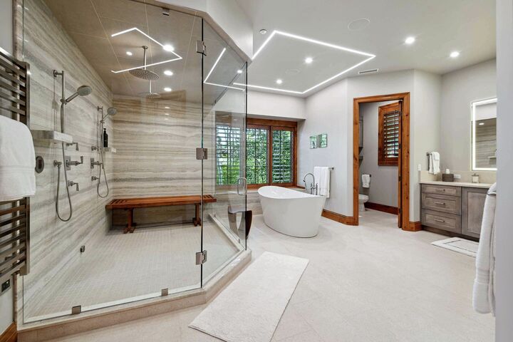 5 Bdrm 7 Bath HT - Master Ensuite Bathroom