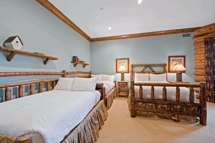 7 Bdrm HT - Bedroom