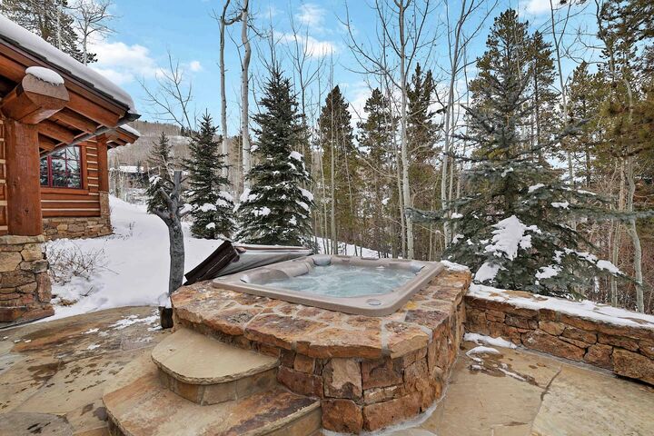 7 Bdrm HT - Patio with Hot Tub