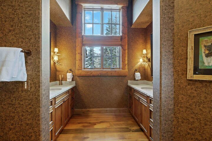 7 Bdrm HT - Master Ensuite Bathroom