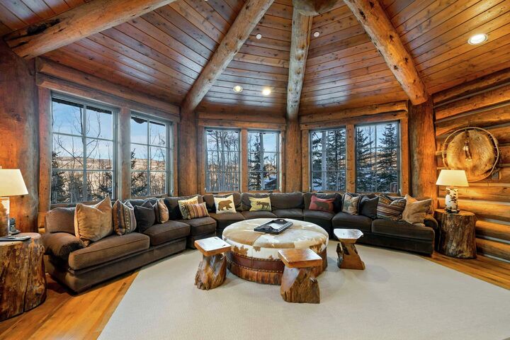 7 Bdrm HT - Second Living Area