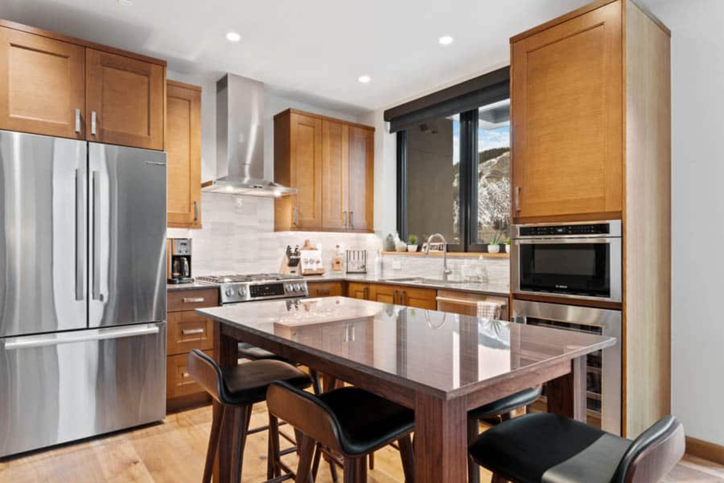 #208 - Dining Room & Kitchen
