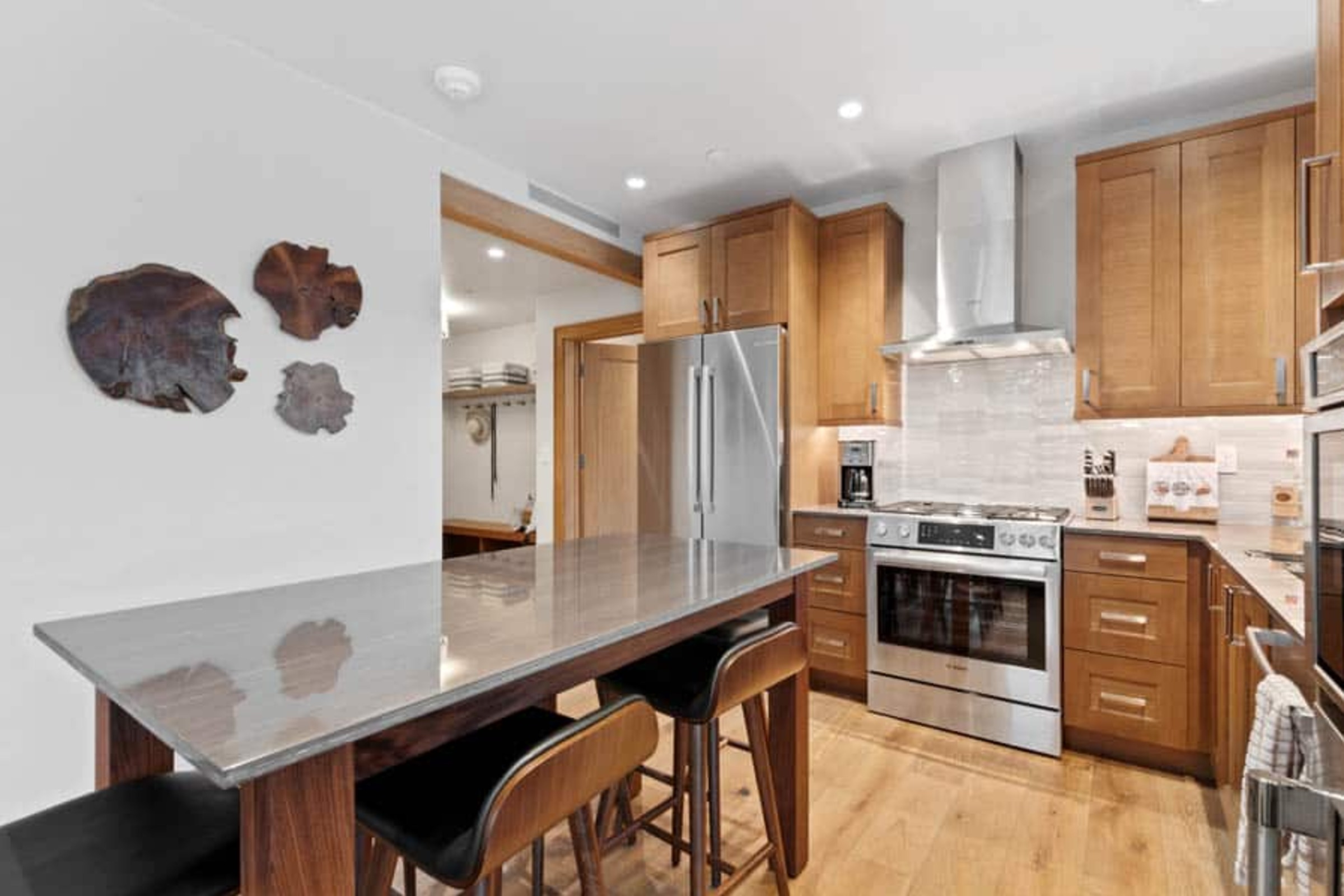 #208 - Dining Room & Kitchen