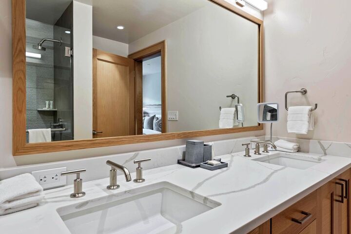 #406 - Master Ensuite Bathroom