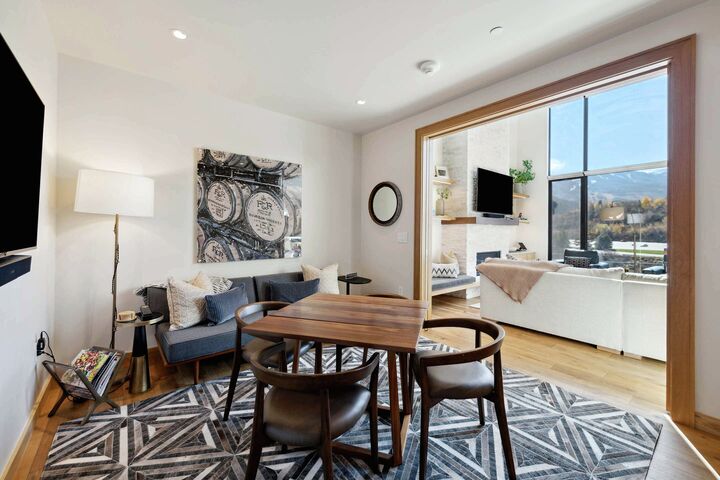 #406 - Den with Breakfast Nook